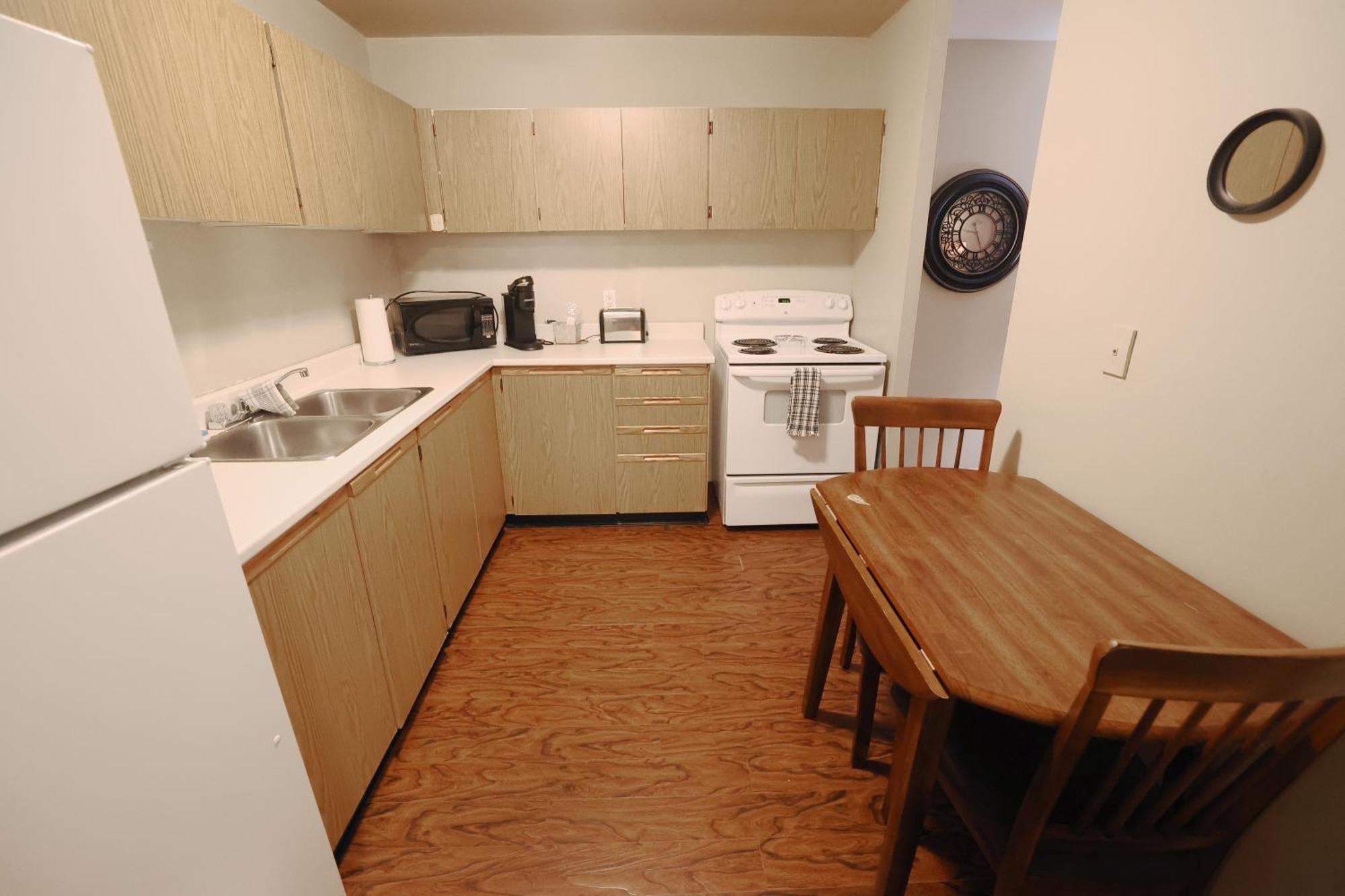 Paris Plaza Apartment Elliot Lake
