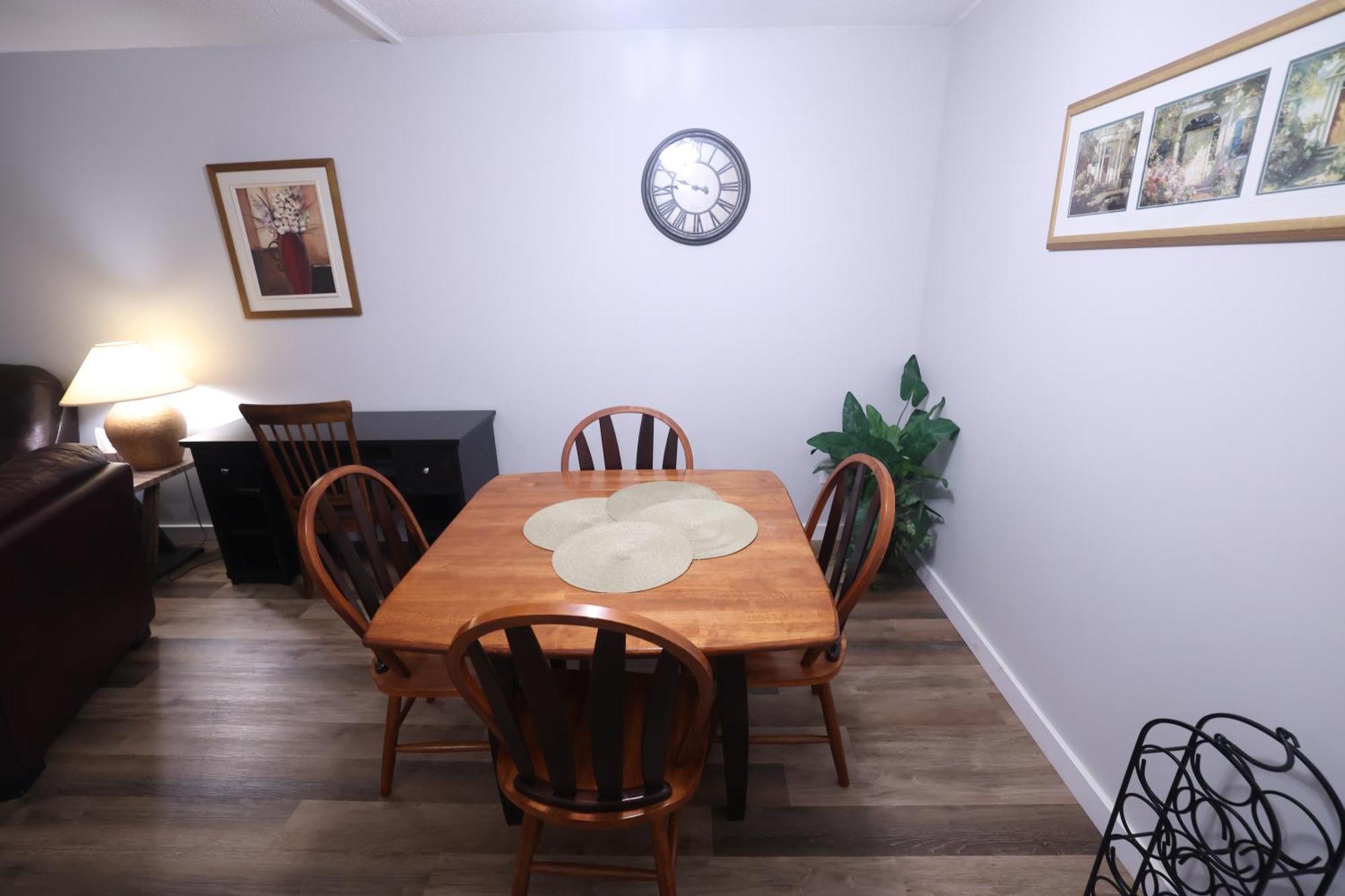 Apartment Paris Plaza Elliot Lake