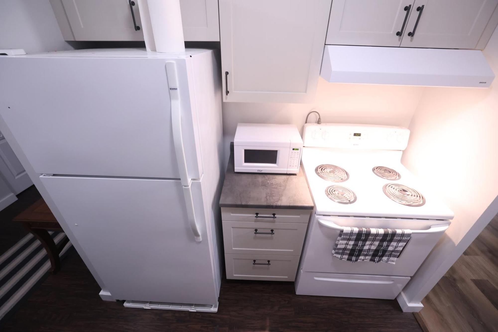 Paris Plaza Apartment Elliot Lake